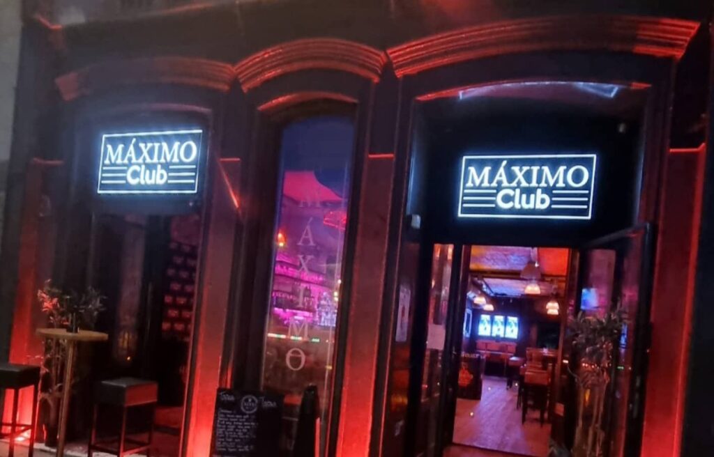 Façade du Maximo club à Nantes